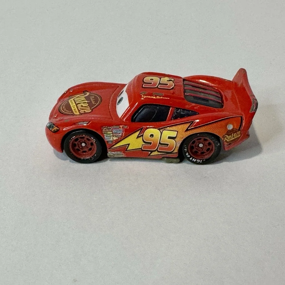 Disney Pixar Cars Lightning McQueen Diecast Toy Car 1:55 Red Rust-eze 95